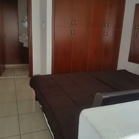 Bachelor With Private Yard Apartamento Lárnaca