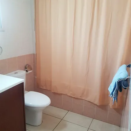 Bachelor With Private Yard Apartamento